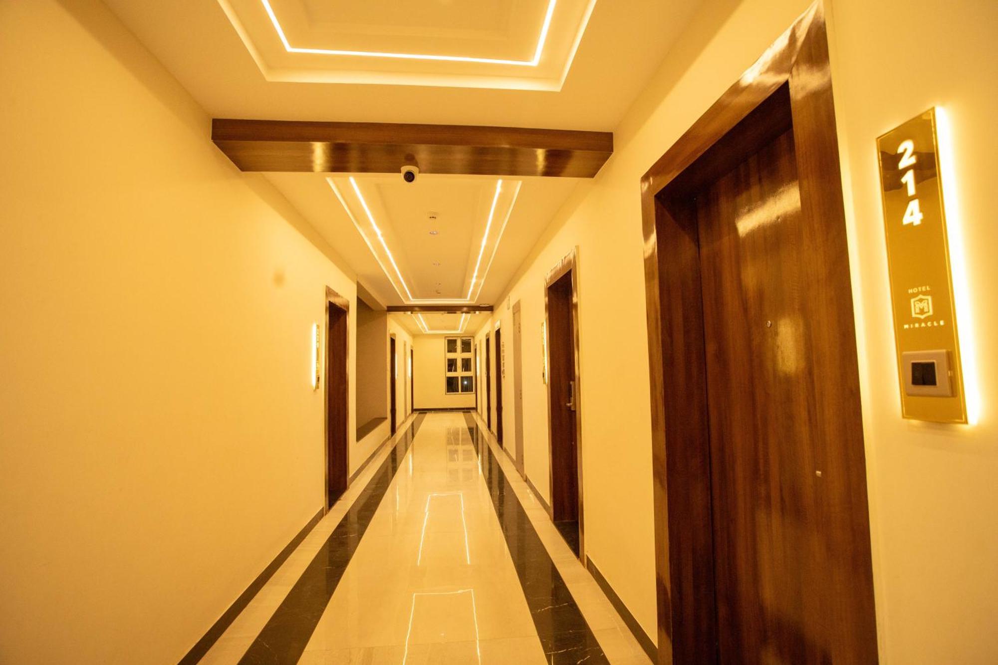 Hotel Miracle 2Km From Mahakal Temple Ujjain Εξωτερικό φωτογραφία