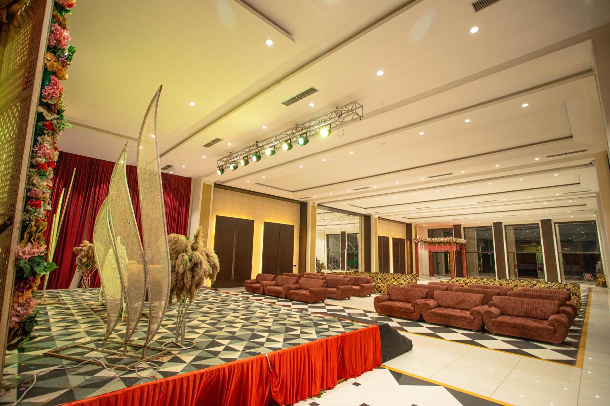 Hotel Miracle 2Km From Mahakal Temple Ujjain Εξωτερικό φωτογραφία