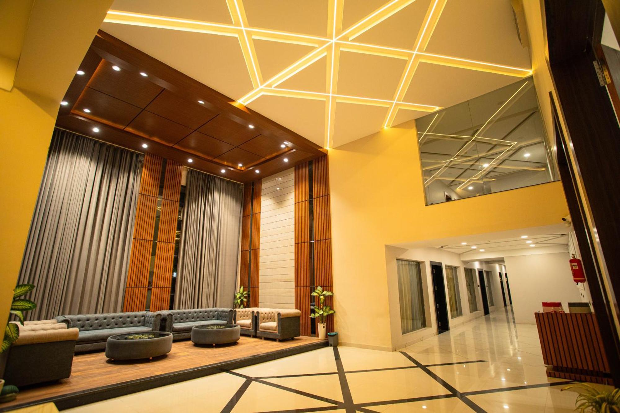 Hotel Miracle 2Km From Mahakal Temple Ujjain Εξωτερικό φωτογραφία