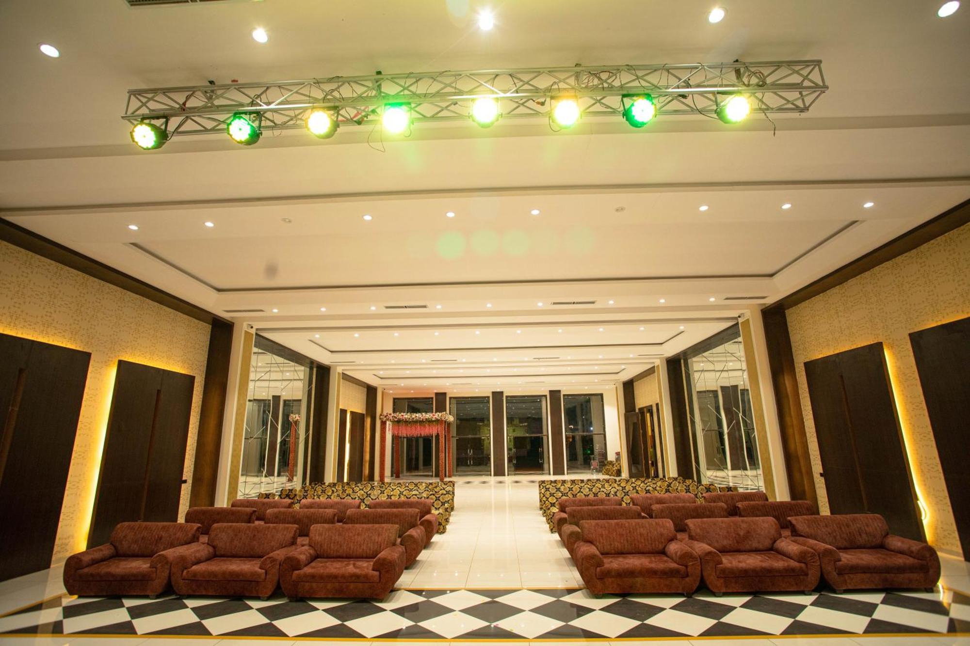 Hotel Miracle 2Km From Mahakal Temple Ujjain Εξωτερικό φωτογραφία