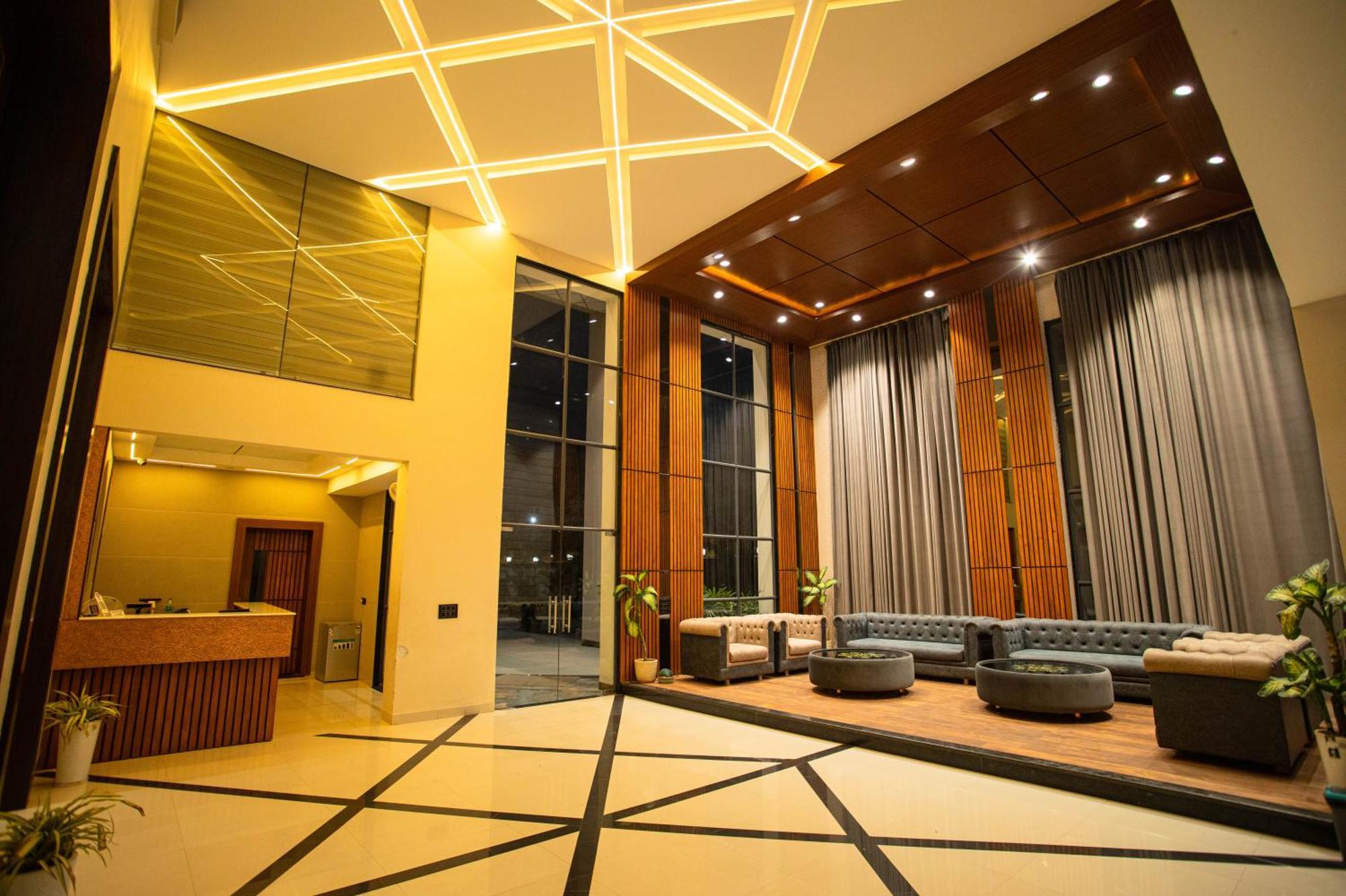 Hotel Miracle 2Km From Mahakal Temple Ujjain Εξωτερικό φωτογραφία