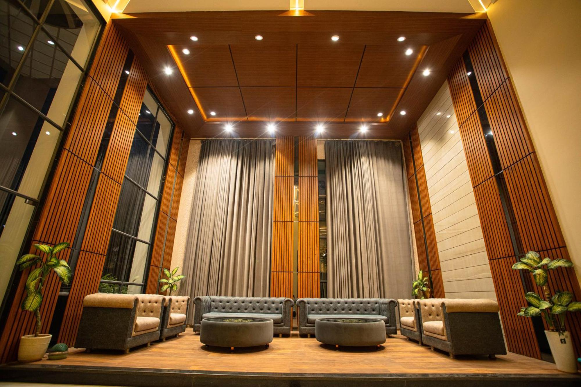 Hotel Miracle 2Km From Mahakal Temple Ujjain Εξωτερικό φωτογραφία