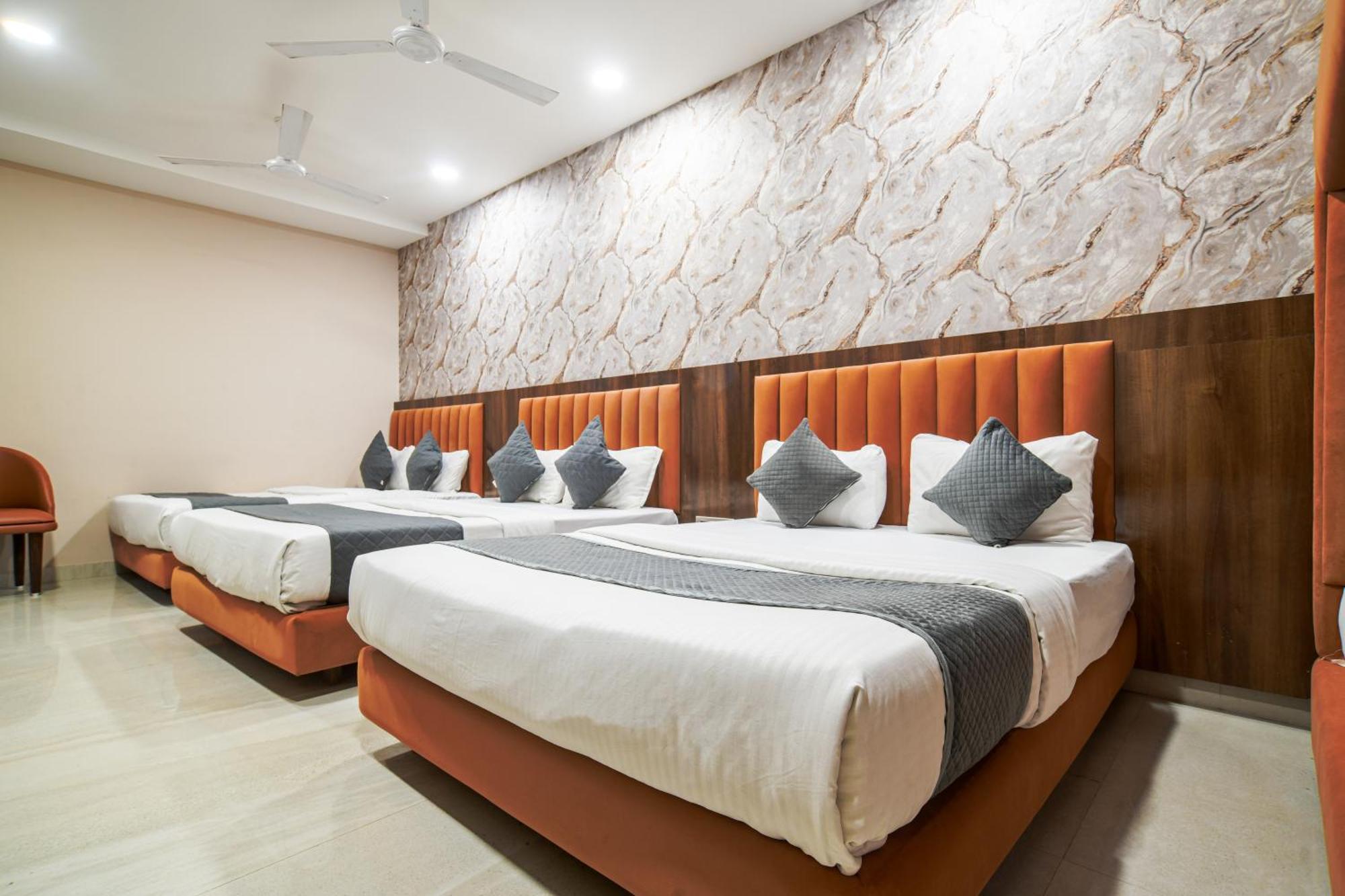 Hotel Miracle 2Km From Mahakal Temple Ujjain Εξωτερικό φωτογραφία