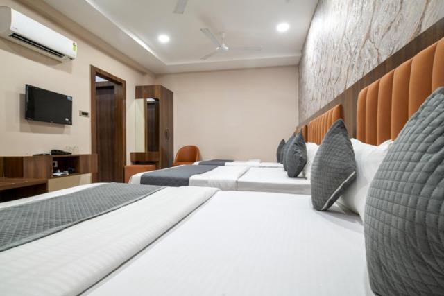 Hotel Miracle 2Km From Mahakal Temple Ujjain Εξωτερικό φωτογραφία