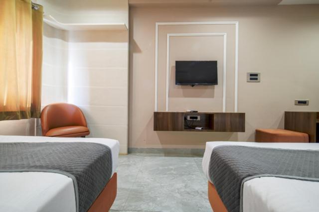 Hotel Miracle 2Km From Mahakal Temple Ujjain Εξωτερικό φωτογραφία